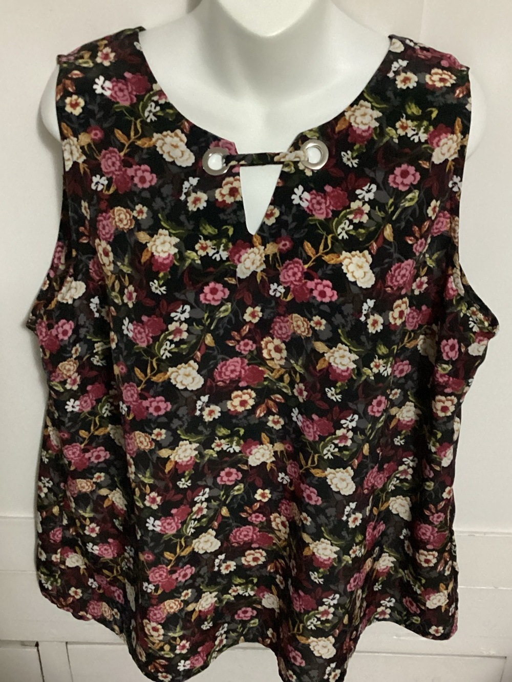 CJ Banks Black Floral Sleeveless Keyhole Top Size 1X